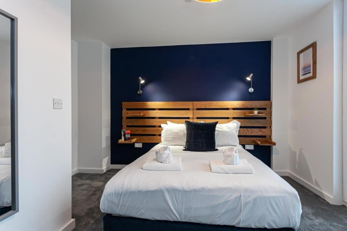 Superb 2 Bed Flat 5Min To Old Trafford Stadium Manchester Exterior photo